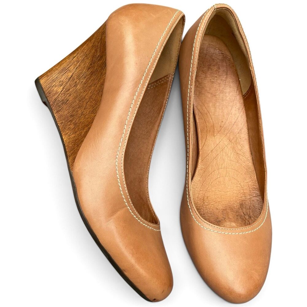 Clarks Indigo Purity Snow Tan Leather Wedge Pumps 9.5 Wooden Heel Casual